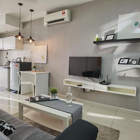 2 Bedroom Apartment - Mycribkl Neocyber Cyber Dzsaja Kültér fotó